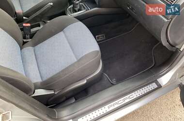 Хэтчбек Volkswagen Golf 2003 в 