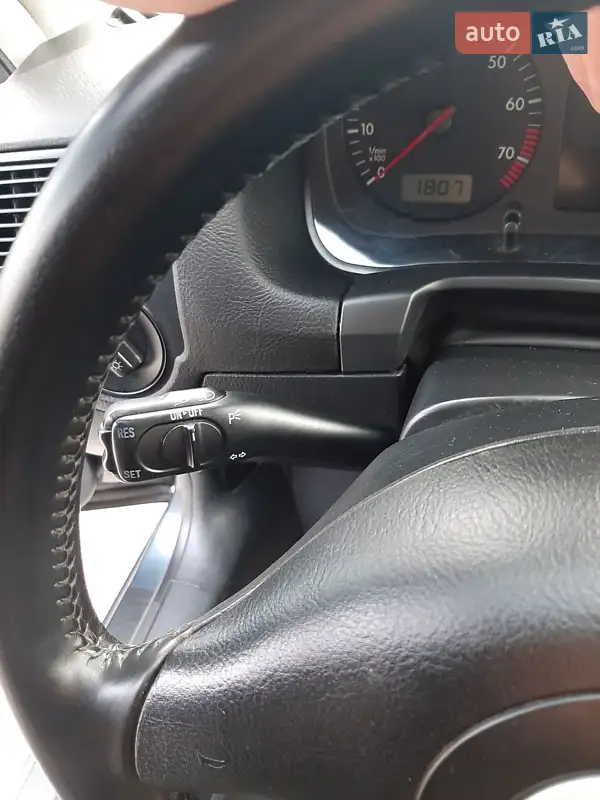 Volkswagen Golf 2003