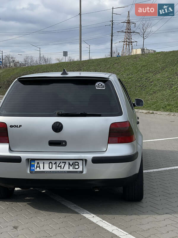Хэтчбек Volkswagen Golf 2001 в Киеве