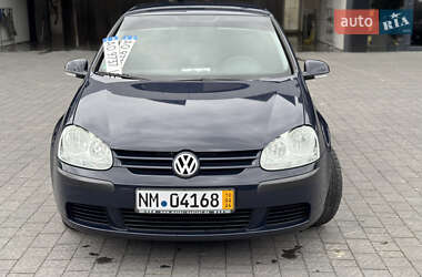 Хетчбек Volkswagen Golf 2004 в 