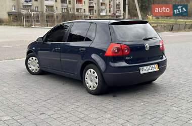 Хетчбек Volkswagen Golf 2004 в 