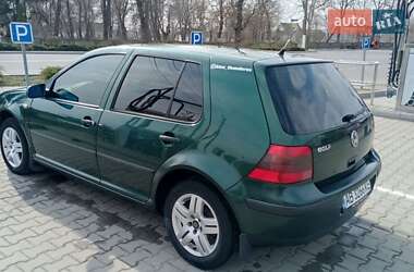 Хетчбек Volkswagen Golf 2000 в 