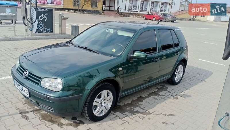 Хетчбек Volkswagen Golf 2000 в 