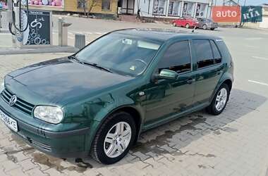 Хетчбек Volkswagen Golf 2000 в 