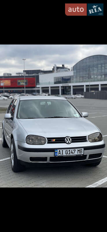 Хэтчбек Volkswagen Golf 2001 в Киеве