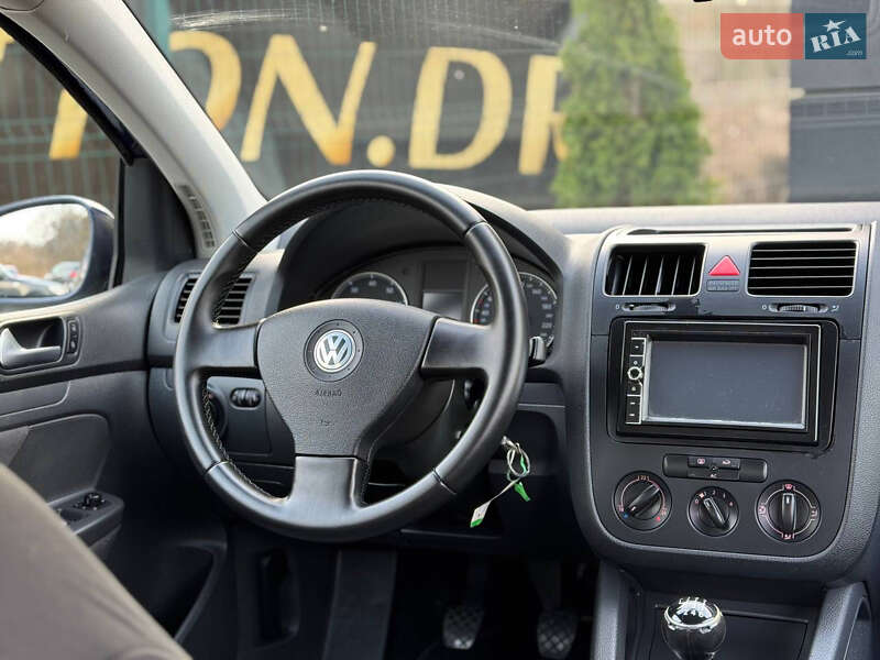 Хетчбек Volkswagen Golf 2008 в Дрогобичі