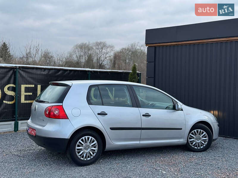Хэтчбек Volkswagen Golf 2005 в Дрогобыче