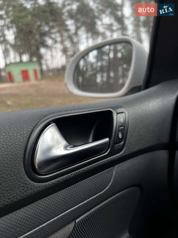 Хэтчбек Volkswagen Golf 2008 в Чернигове