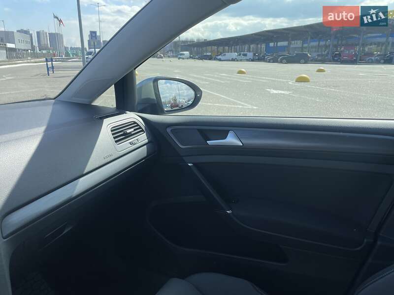 Универсал Volkswagen Golf 2018 в Киеве