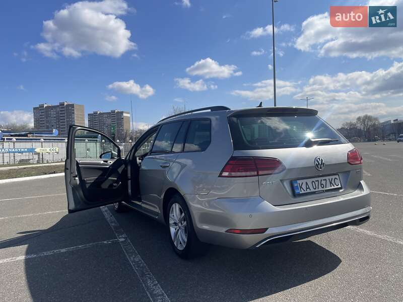 Универсал Volkswagen Golf 2018 в Киеве