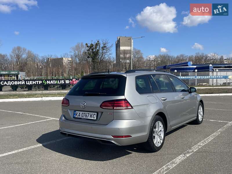 Универсал Volkswagen Golf 2018 в Киеве