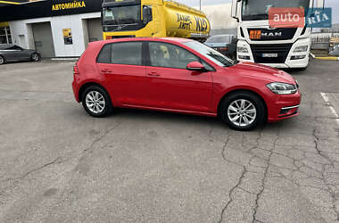 Хэтчбек Volkswagen Golf 2017 в 