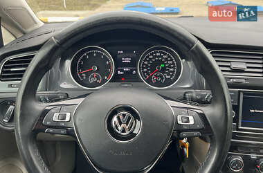 Хэтчбек Volkswagen Golf 2017 в 