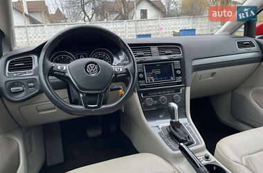 Хэтчбек Volkswagen Golf 2017 в 