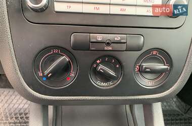 Хэтчбек Volkswagen Golf 2006 в 