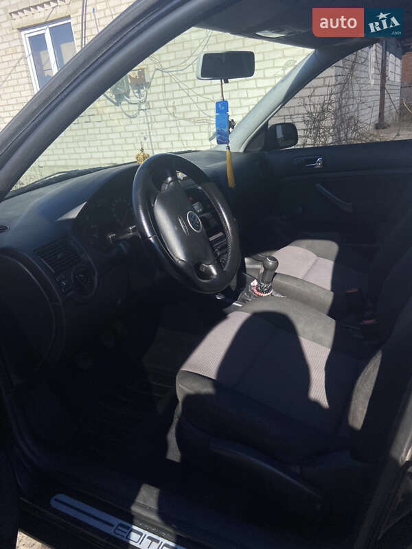 Хэтчбек Volkswagen Golf 2000 в Ровно