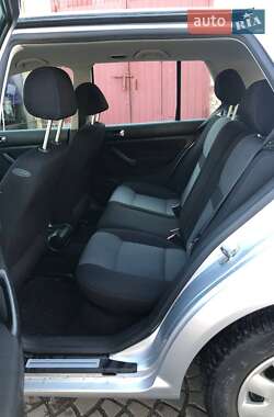 Хэтчбек Volkswagen Golf 2002 в 