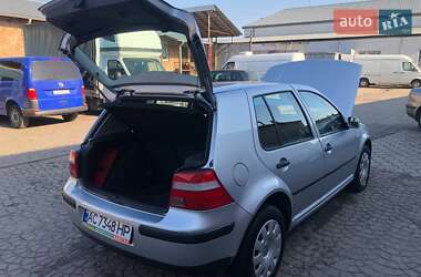 Хэтчбек Volkswagen Golf 2002 в 