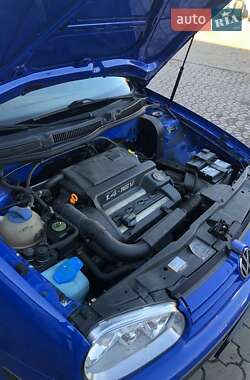 Хэтчбек Volkswagen Golf 1999 в 