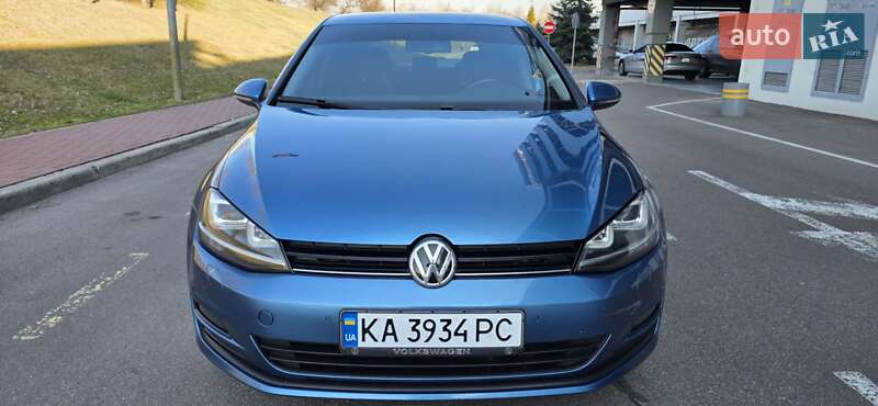 Хэтчбек Volkswagen Golf 2013 в Киеве