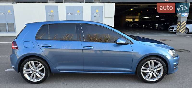 Хэтчбек Volkswagen Golf 2013 в Киеве