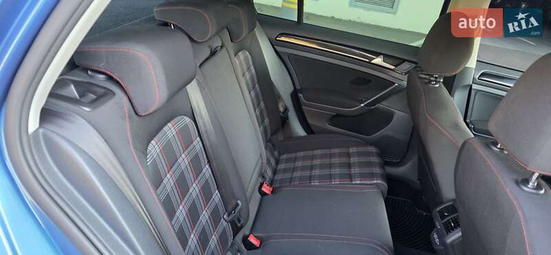 Хэтчбек Volkswagen Golf 2013 в Киеве