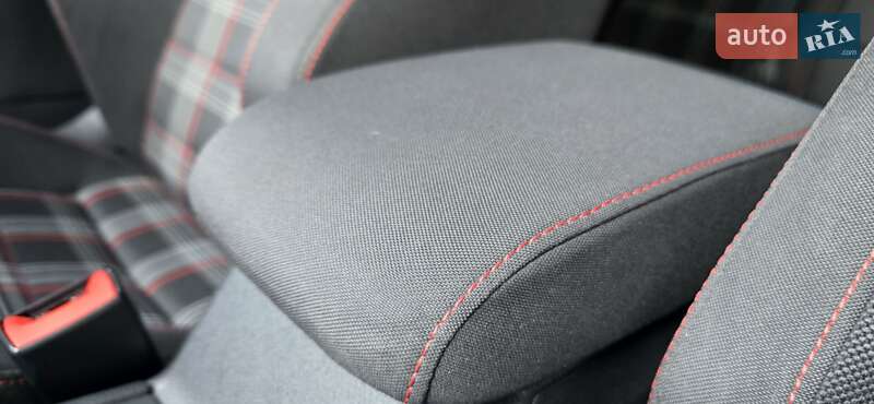 Хэтчбек Volkswagen Golf 2013 в Киеве