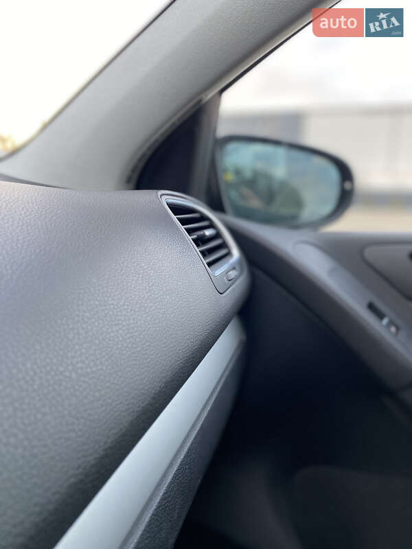 Хетчбек Volkswagen Golf 2010 в Луцьку