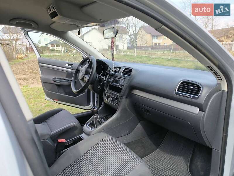 Универсал Volkswagen Golf 2012 в Львове