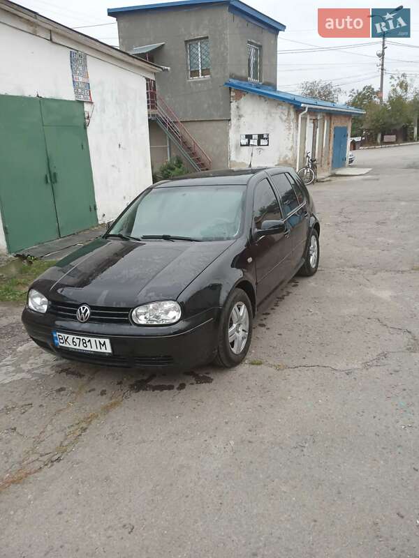 Хетчбек Volkswagen Golf 1999 в 
