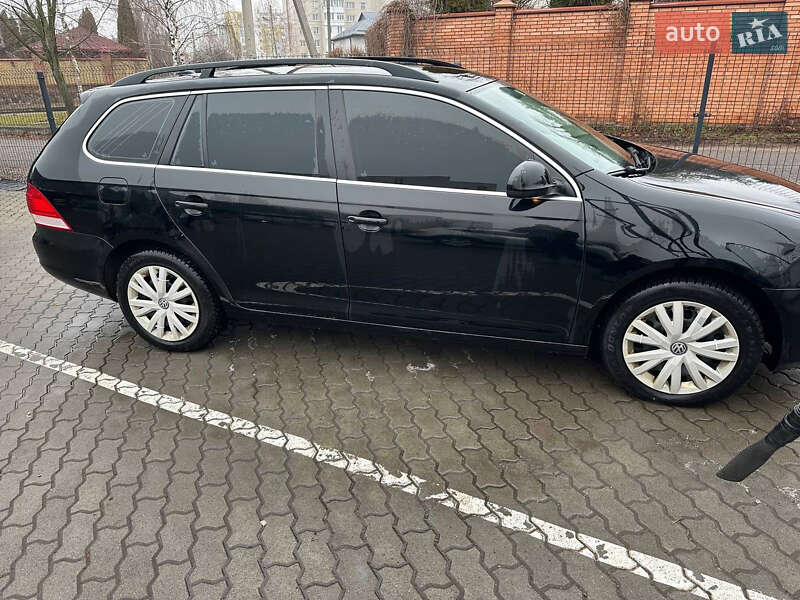 Універсал Volkswagen Golf 2010 в Луцьку
