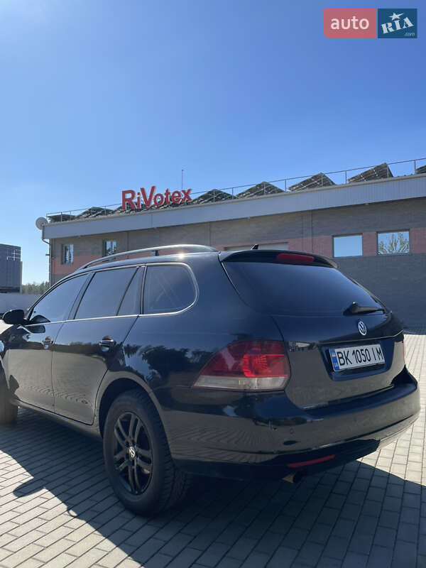 Универсал Volkswagen Golf 2011 в Костополе