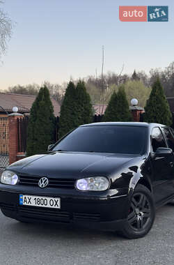 Хэтчбек Volkswagen Golf 2002 в 