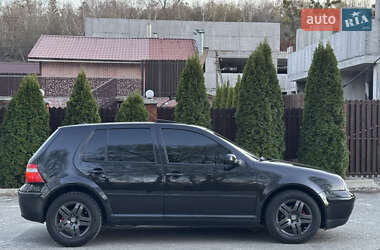 Хэтчбек Volkswagen Golf 2002 в 