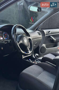 Хэтчбек Volkswagen Golf 2002 в 
