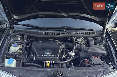 Хэтчбек Volkswagen Golf 2002 в 