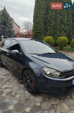 Хэтчбек Volkswagen Golf 2010 в 