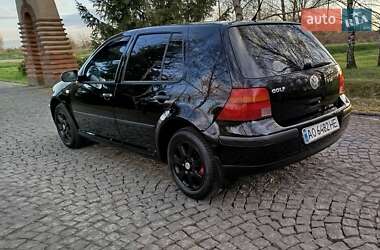 Хетчбек Volkswagen Golf 2001 в 