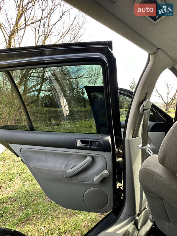 Хетчбек Volkswagen Golf 2000 в Тернополі