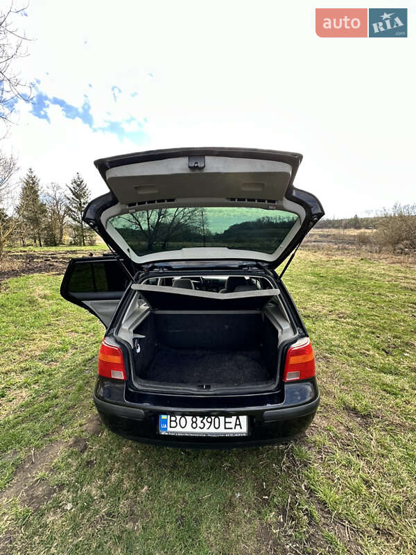 Хетчбек Volkswagen Golf 2000 в Тернополі