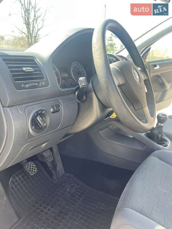 Хетчбек Volkswagen Golf 2006 в Рівному