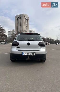 Хэтчбек Volkswagen Golf 2004 в 