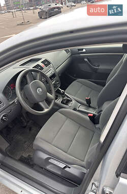 Хэтчбек Volkswagen Golf 2004 в 