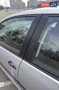 Хэтчбек Volkswagen Golf 2004 в 