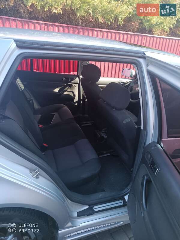 Хэтчбек Volkswagen Golf 2000 в Сторожинце