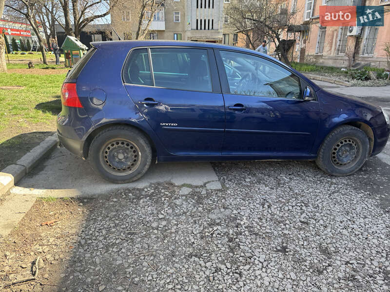 Хэтчбек Volkswagen Golf 2008 в Луцке