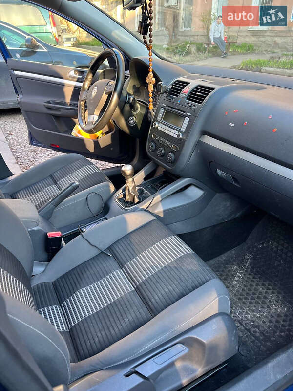 Хэтчбек Volkswagen Golf 2008 в Луцке