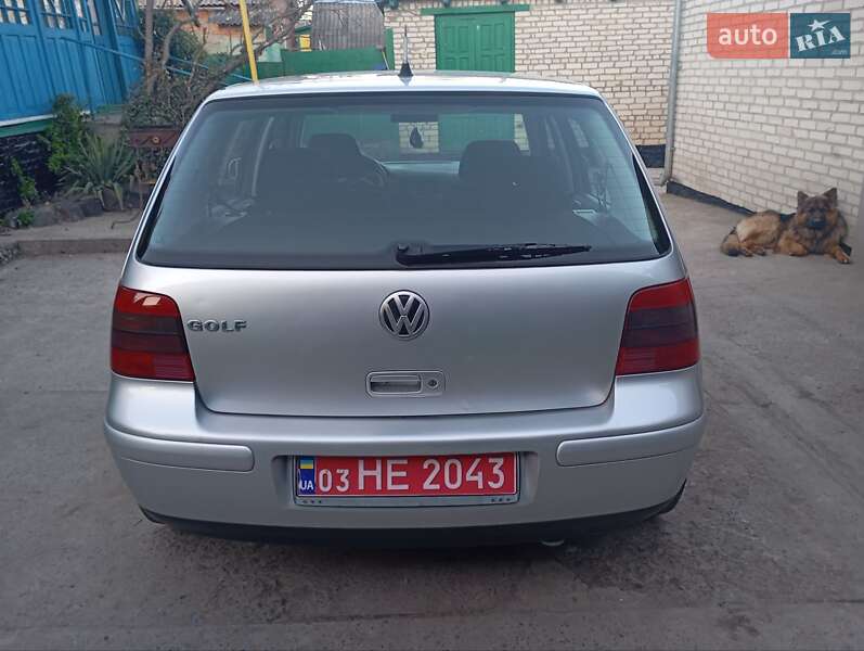 Хэтчбек Volkswagen Golf 2002 в Луцке
