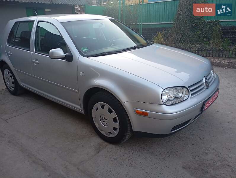Хэтчбек Volkswagen Golf 2002 в Луцке