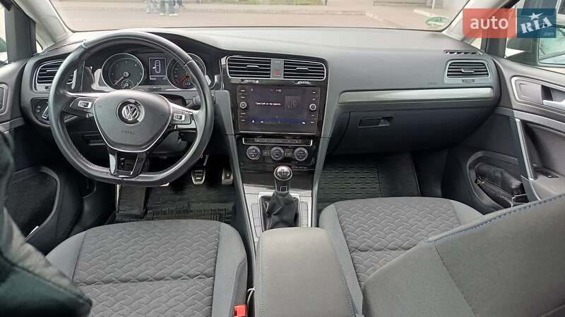 Універсал Volkswagen Golf 2018 в Києві